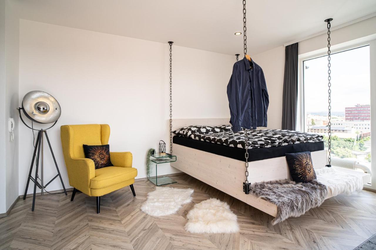 Zeppelin Studio With An Industrial View - Brno Apartment Bagian luar foto