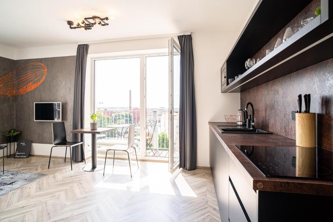 Zeppelin Studio With An Industrial View - Brno Apartment Bagian luar foto